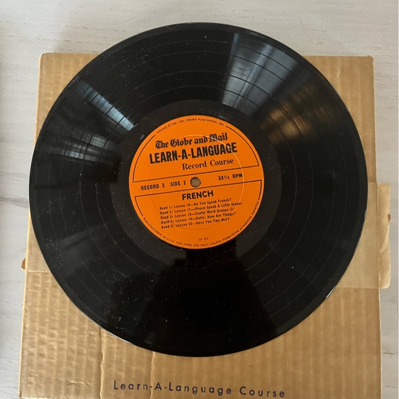 Set of Vintage Globe and Mail French Course on Vinyl - Picture 4 of 7